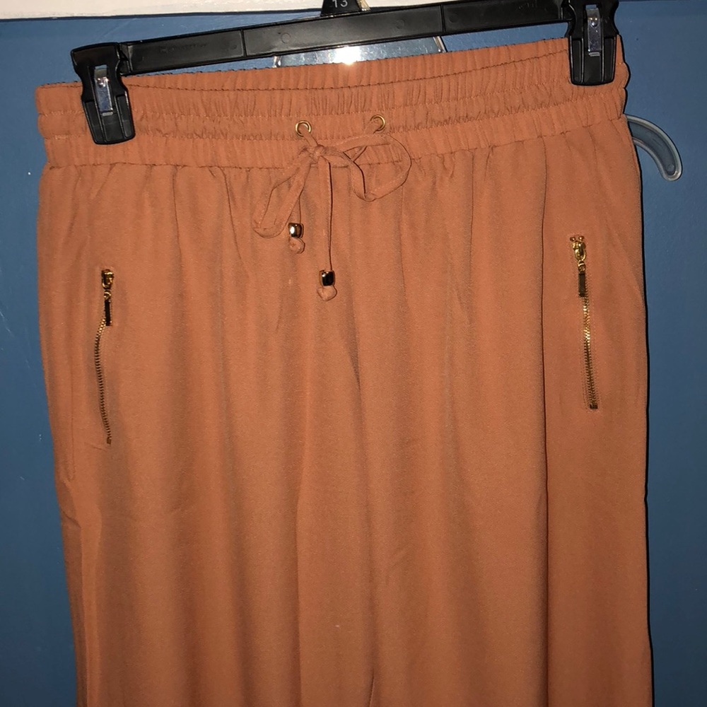 Adorable pants! - Picture 2 of 3
